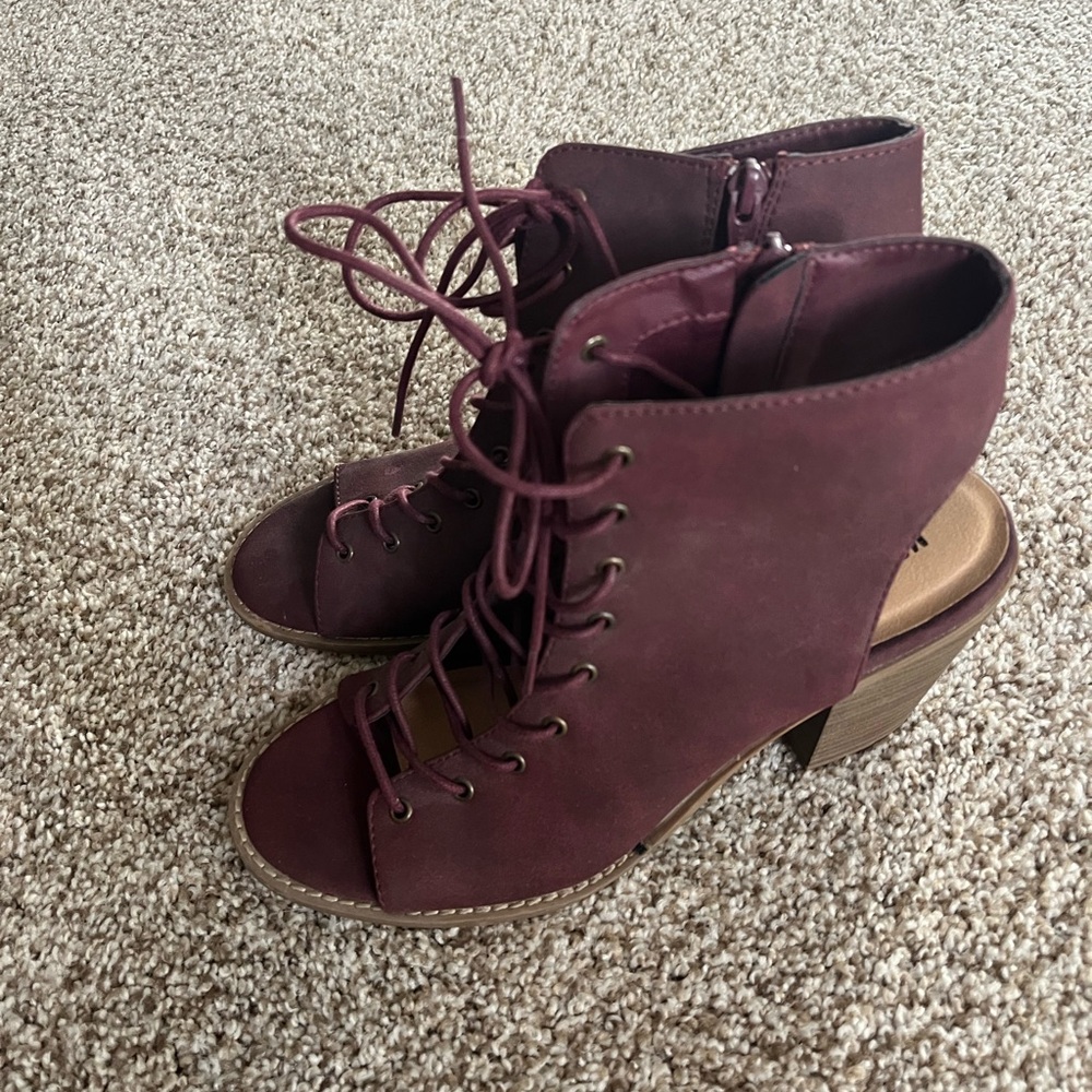 Heels - Picture 3 of 7